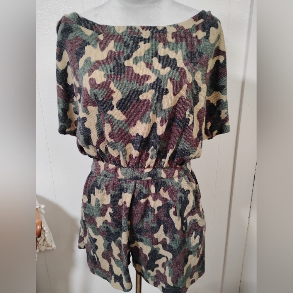 Hailey & CO Camouflage Print Women's Jumpsuit Romper Medium Casual Comfortable